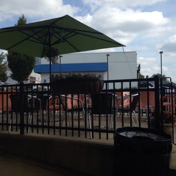 Hummus Mediterranean Kitchen - Outdoor patio - Mediterranean Near Me - Ardmore, Pennsylvania
