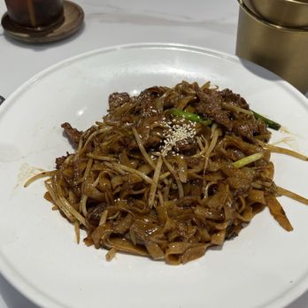 LC Cafe - Angus beef hor fun with Swiss sauce - Hong Kong Style Cafe Near Me - Toronto, Ontario