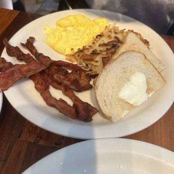 Moke’s Bread And Breakfast - Breakfast & Brunch Near Me - Honolulu, Hawaii