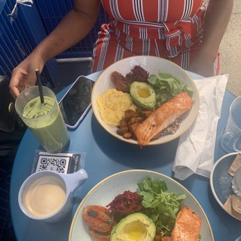 Two Hands - The perfect breakfast bowl - Breakfast & Brunch Near Me - New York, New York Two Hands - The perfect breakfast bowl - Breakfast & Brunch Near Me - New York, New York