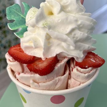 iRoll Ice Cream - Strawberry Yum - Ice Cream & Frozen Yogurt Near Me - North Hollywood, California