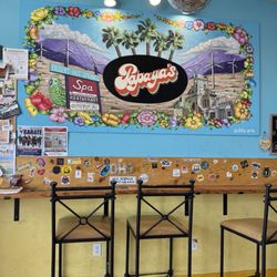 Papaya's - Inside