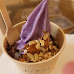 Zo'zen Yogurt Bar