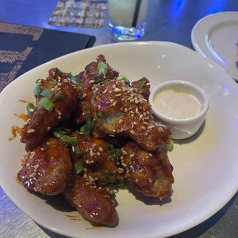 Yard House - Extra Crispy 10 Crispy Traditional Wings - New American Near Me - Orlando, Florida