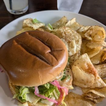 Atwater Brewery - Burger and chips - Breweries Near Me - Detroit, Michigan