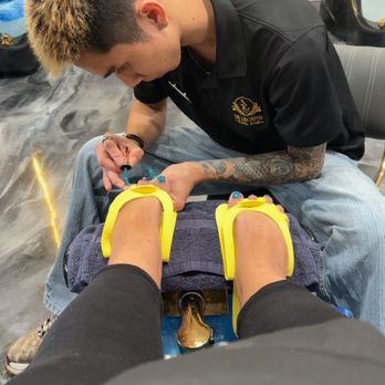 De Legend Nail Bar - BTony lavender pedicure - Nail Salons Near Me - Tinley Park, Illinois