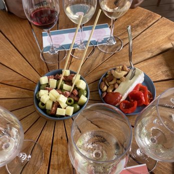 MauiWine - Snacks & wine flights ! - Wineries Near Me - Kula, Hawaii MauiWine - Snacks & wine flights ! - Wineries Near Me - Kula, Hawaii