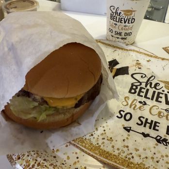 Everest Burgers - Burgers Near Me - Glendale, California