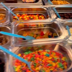 Wonderland Cookie Dough & Ice Cream - Toppings