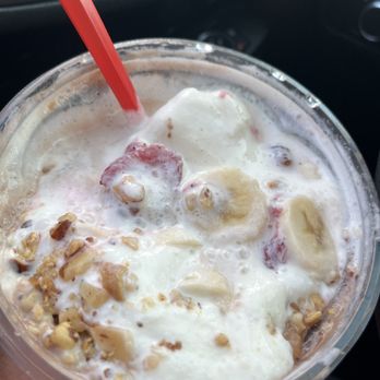 Bruster's Real Ice Cream - "Fresh" banana split - Ice Cream & Frozen Yogurt Near Me - Norcross, Georgia