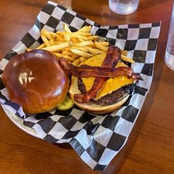 Dick's Last Resort - Orange Beach - Bacon Cheddar burger
