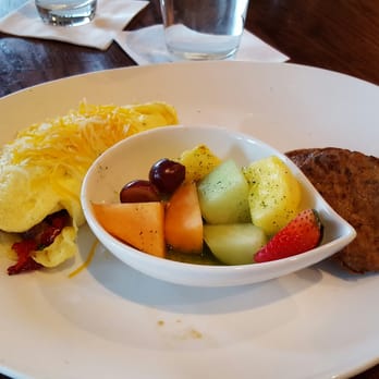 Biscottis - Vegetarian omelette with a side of fruit in mint syrup, and turkey bacon - American Near Me - Jacksonville, Florida