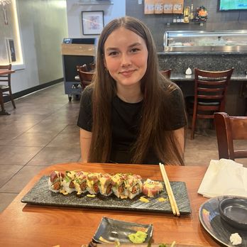 Sushi Paradise - Spicy Tuna Roll - Sushi Bars Near Me - Sacramento, California Sushi Paradise - Spicy Tuna Roll - Sushi Bars Near Me - Sacramento, California