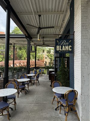 Bar Blanc by null