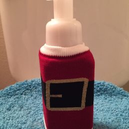 This bottle sweater was over the lotion and shower gel but it works over the soaps too! This bottle sweater was over the lotion and shower gel but it works over the soaps too!