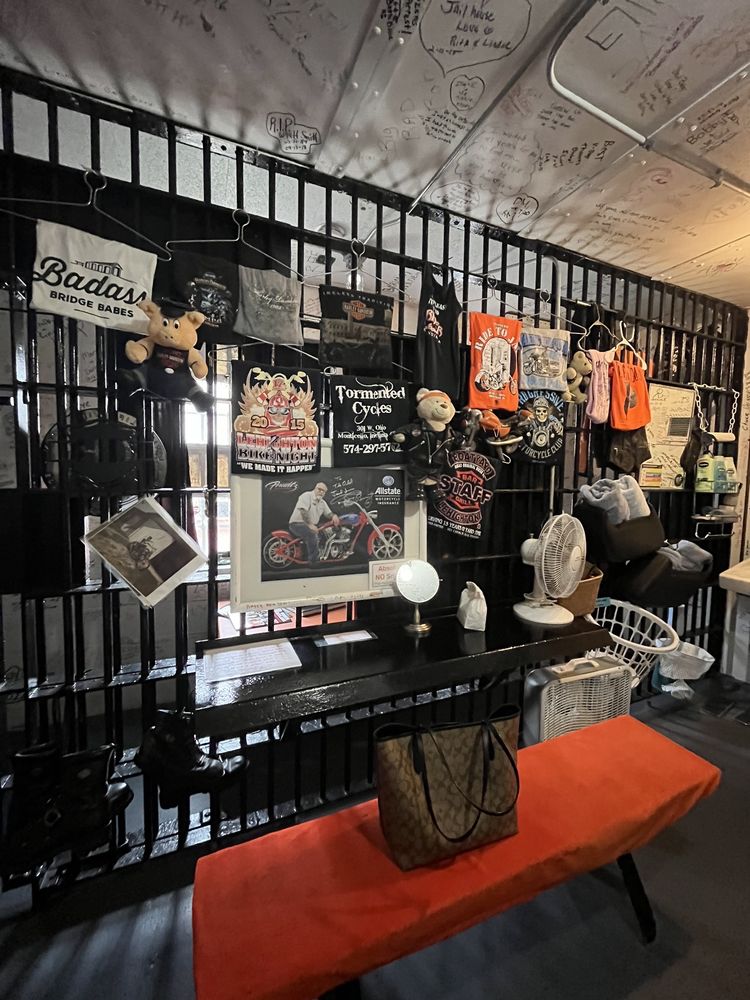 OLD JAIL INN & DRUNK TANK WINERY Updated October 2024 137 Photos