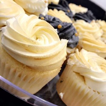 Lexy's Cupcake Bar - a plate of cupcakes - Cupcakes Near Me Lexy's Cupcake Bar - a plate of cupcakes - Cupcakes Near Me