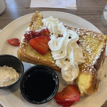 Le Peep Breakfast & Lunch - Stuffed French Toast very good - Breakfast & Brunch Near Me - Mount Prospect, Illinois