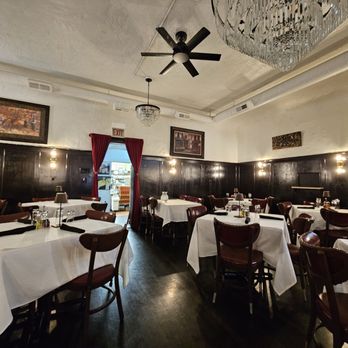 Unico Restaurante - Dining room - Italian Near Me - Chicago, Illinois Unico Restaurante - Dining room - Italian Near Me - Chicago, Illinois