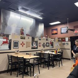 505 Burgers & Wings - Restaurant area
