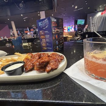 Dave & Buster's Wauwatosa - Bbq chicken Boneless Wings - Arcades Near Me - Wauwatosa, Wisconsin Dave & Buster's Wauwatosa - Bbq chicken Boneless Wings - Arcades Near Me - Wauwatosa, Wisconsin