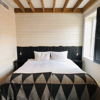 The Explorers Society Hotel - Standard king room. - Hotels Near Me - Revelstoke, British Columbia The Explorers Society Hotel - Standard king room. - Hotels Near Me - Revelstoke, British Columbia
