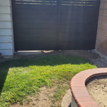 Fantastic Vinyl Fencing - Black aluminum privacy fence with accent top. - Decks & Railing Near Me - Baldwin Park, California Fantastic Vinyl Fencing - Black aluminum privacy fence with accent top. - Decks & Railing Near Me - Baldwin Park, California