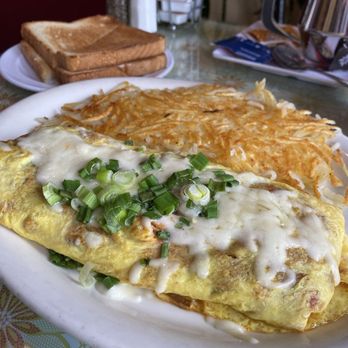 Omelette Inn - Chicken Fiesta Omelette - Breakfast & Brunch Near Me - Long Beach, California