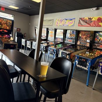 Special When Lit Pinball - Arcades Near Me - King City, Oregon