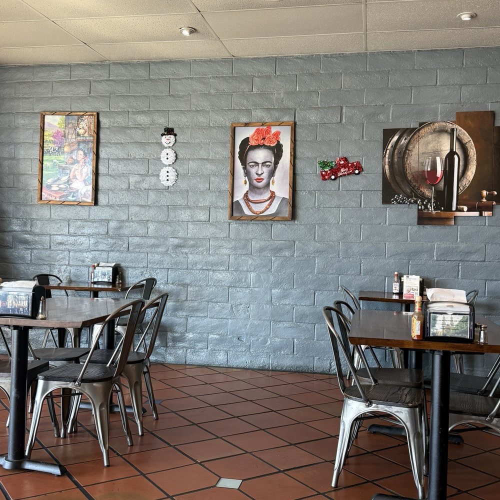La Parrilla Taqueria - Dining area - Mexican Near Me - Atascadero, California
