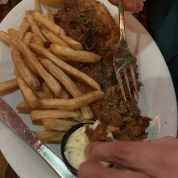 Brady's Tavern - American Near Me - Beverly Hills, Michigan
