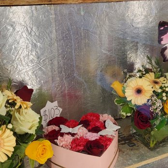 Flowers For U - Cute boxed flowers - Florists Near Me - Desert Hot Springs, California