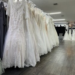 Pat's Gowns - Bridal gowns