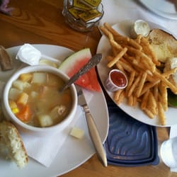 Lavena's catch cafe - Homemade turky soup and fish