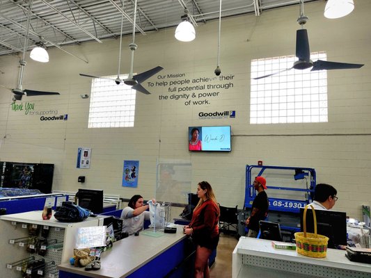 GOODWILL SUPERSTORE - Updated February 2026 - 39 Photos & 48 Reviews