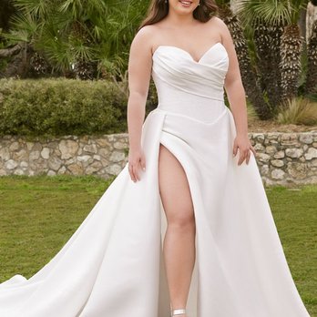 The Bustle - Bridal Near Me - Del Mar, California The Bustle - Bridal Near Me - Del Mar, California