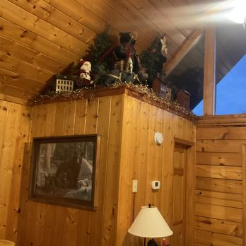 Cabins For You - Christmas decorations still up - Vacation Rentals Near Me - Gatlinburg, Tennessee Cabins For You - Christmas decorations still up - Vacation Rentals Near Me - Gatlinburg, Tennessee