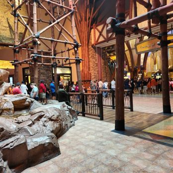 Mohegan Sun Arena - line to enter the arena for Connecticut Sun WNBA game - Stadiums & Arenas Near Me - Uncasville, Connecticut Mohegan Sun Arena - line to enter the arena for Connecticut Sun WNBA game - Stadiums & Arenas Near Me - Uncasville, Connecticut