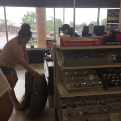 Only one cashier. 13 customers. She is still taking her sweet time.