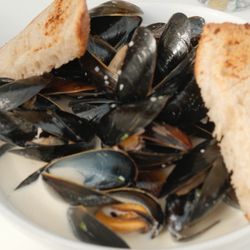 Le Marais Bakery - Mussels in Cider Cream Sauce