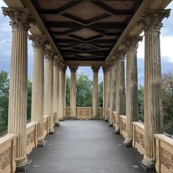 Belvedere auf dem Pfingstberg - Columned exterior walkways