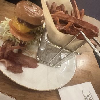 Good Times Cafe - Burger - American Near Me - Cabazon, California