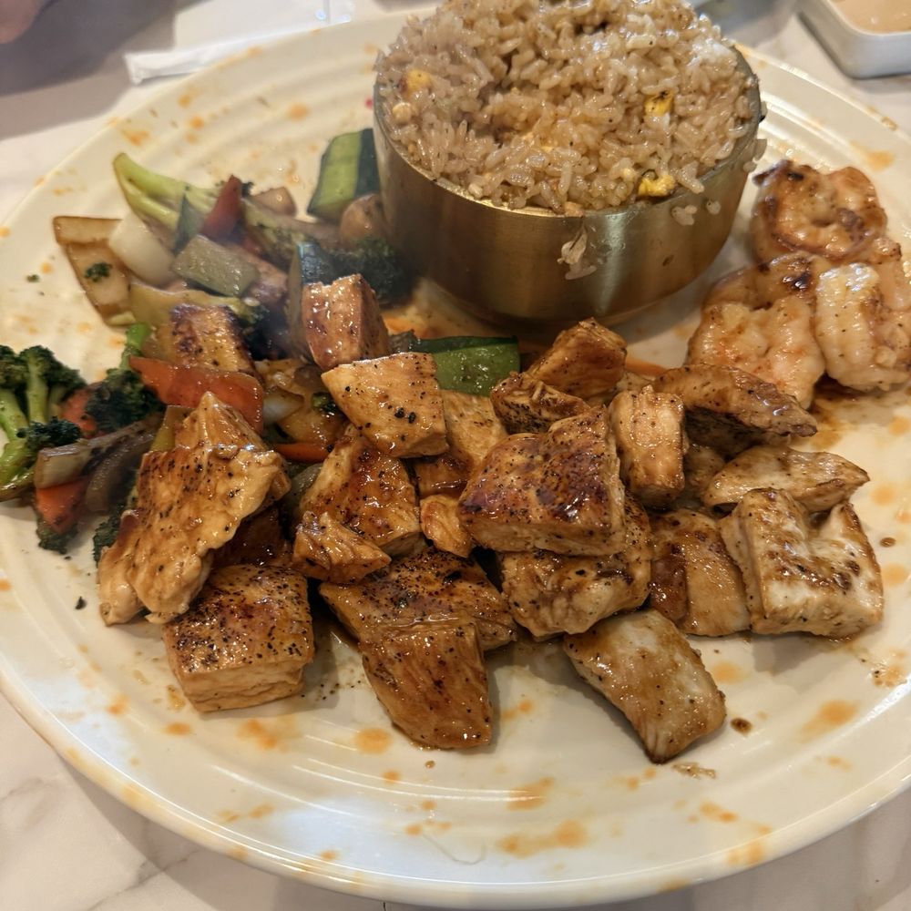 Hibachi chicken with fried rice and vegetables. Compliment hibachi shrimp. Hibachi chicken with fried rice and vegetables. Compliment hibachi shrimp.