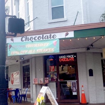 Pat and Toni's Sweet Things - Entrance - Ice Cream & Frozen Yogurt Near Me - Deland, Florida