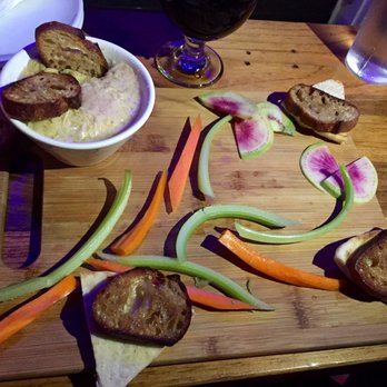Blackback Pub - Artichoke & Parmesan Dip with this excessive scattering of food. Why not just put the bread in a basket? - Pubs Near Me - Waterbury, Vermont