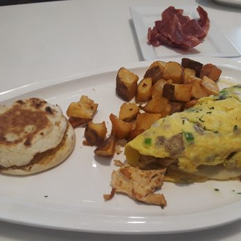 Omelet Bar - Chicken Philly omelette - Breakfast & Brunch Near Me - Orlando, Florida