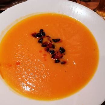 Finca - Sopa del Calabaza : hausgemachte Kürbissuppe mit Chorizo - Spanish Near Me - Hanover, NI