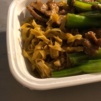 Shun Wang - Beef with pan fried noodles - Barbeque Near Me - Elmhurst, New York Shun Wang - Beef with pan fried noodles - Barbeque Near Me - Elmhurst, New York