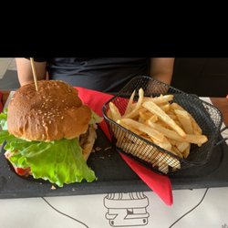 O Branquinho - Hamburger with fries