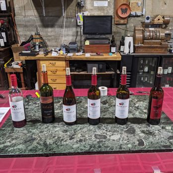 DeRose Vineyards - Wine selection for tasting - Wineries Near Me - Hollister, California